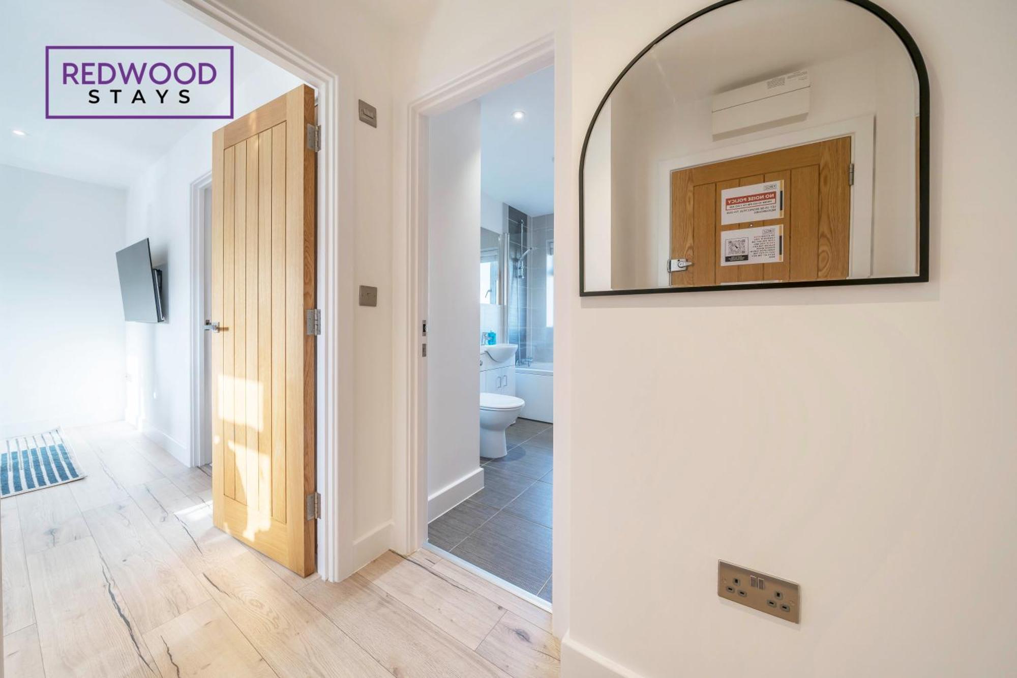 Modern Serviced Apartments For Contractors & Families With Free Parking, Wifi & Netflix By Redwood Stays Basingstoke Exterior foto